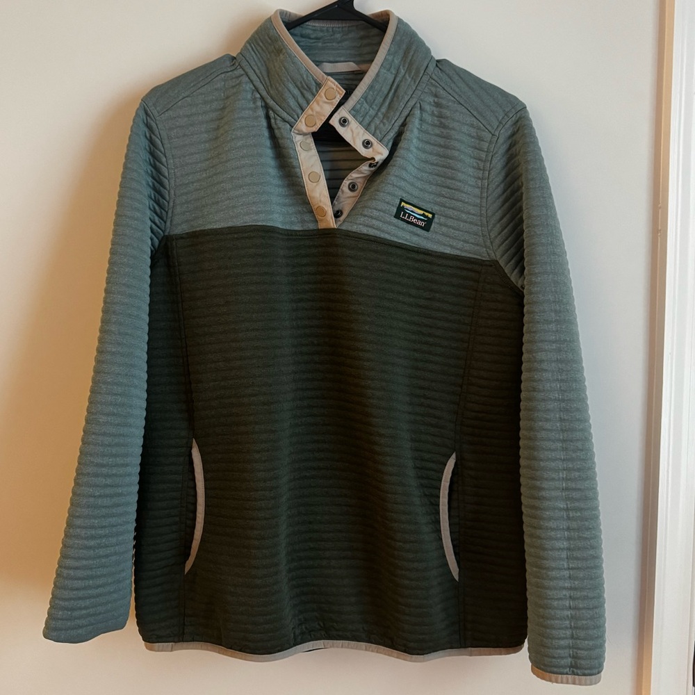 L.L. Bean Green and Gray Women's Sweatshirt